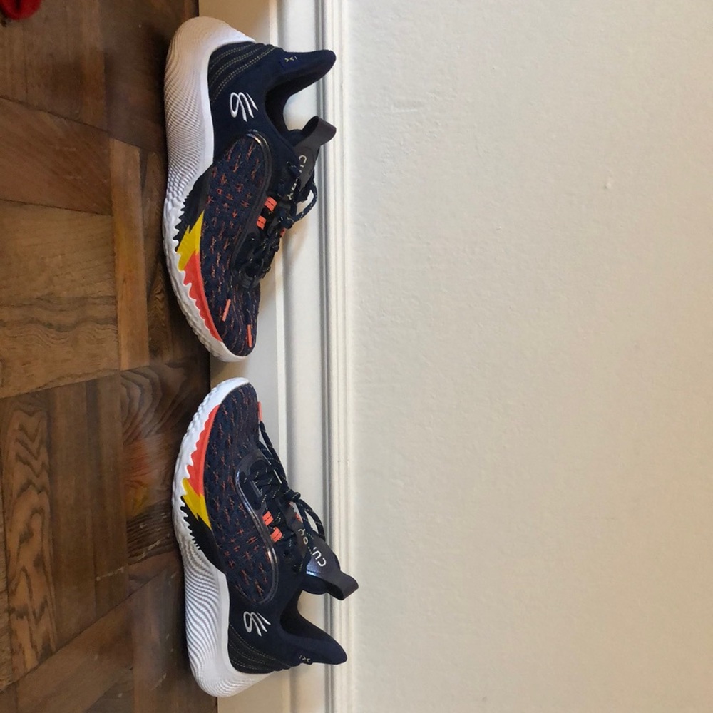 Size 8 1/2 men’s curries